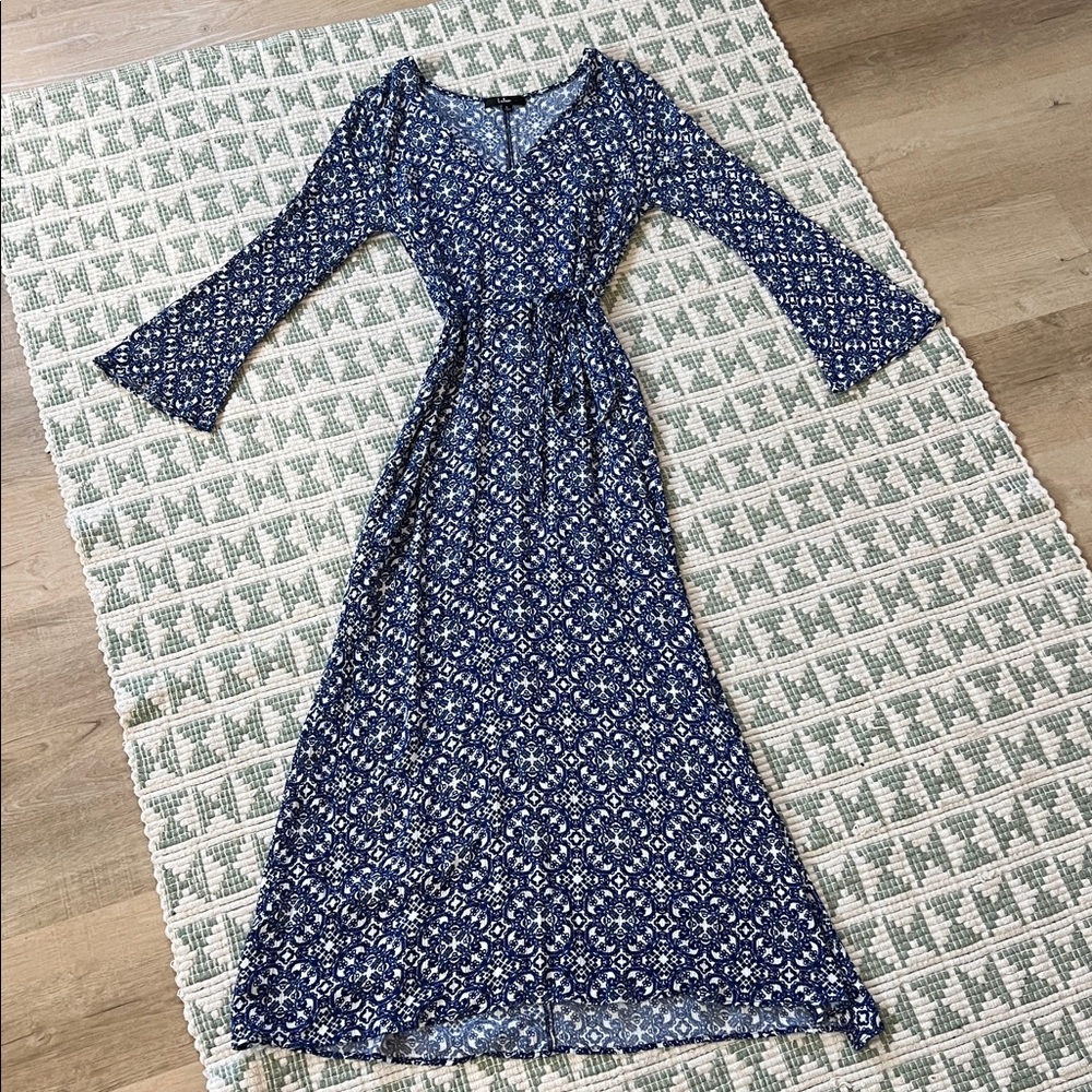 Lulu's Women's Mandala Daydream Blue Print Maxi Dress - Size L - Picture 10 of 11